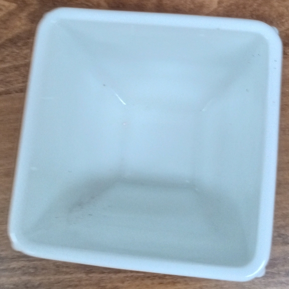 Vintage Pembroke Antique White Milk Glass Candy Dish w/lid - Picture 3 of 9